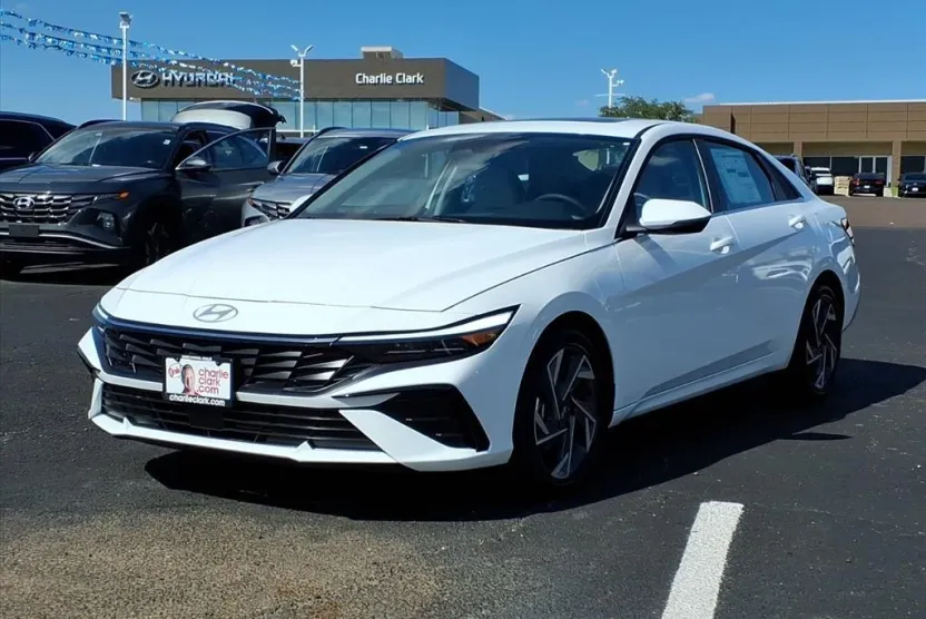2025 Hyundai Elantra Limited photo 1
