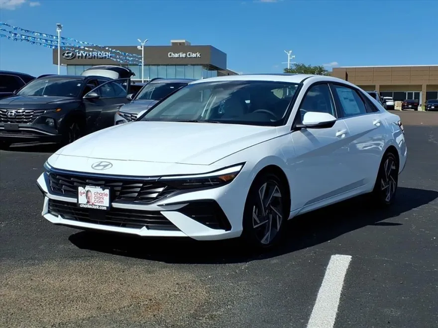 2025 Hyundai Elantra Limited photo 1