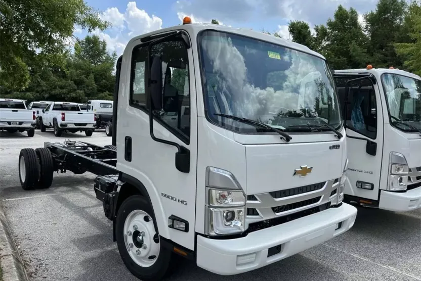 2025 Chevrolet Silverado photo 1