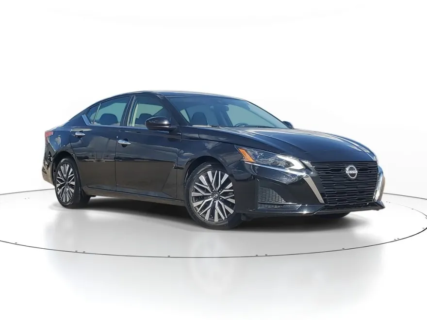 2023 Nissan Altima 2.5 SV photo 1