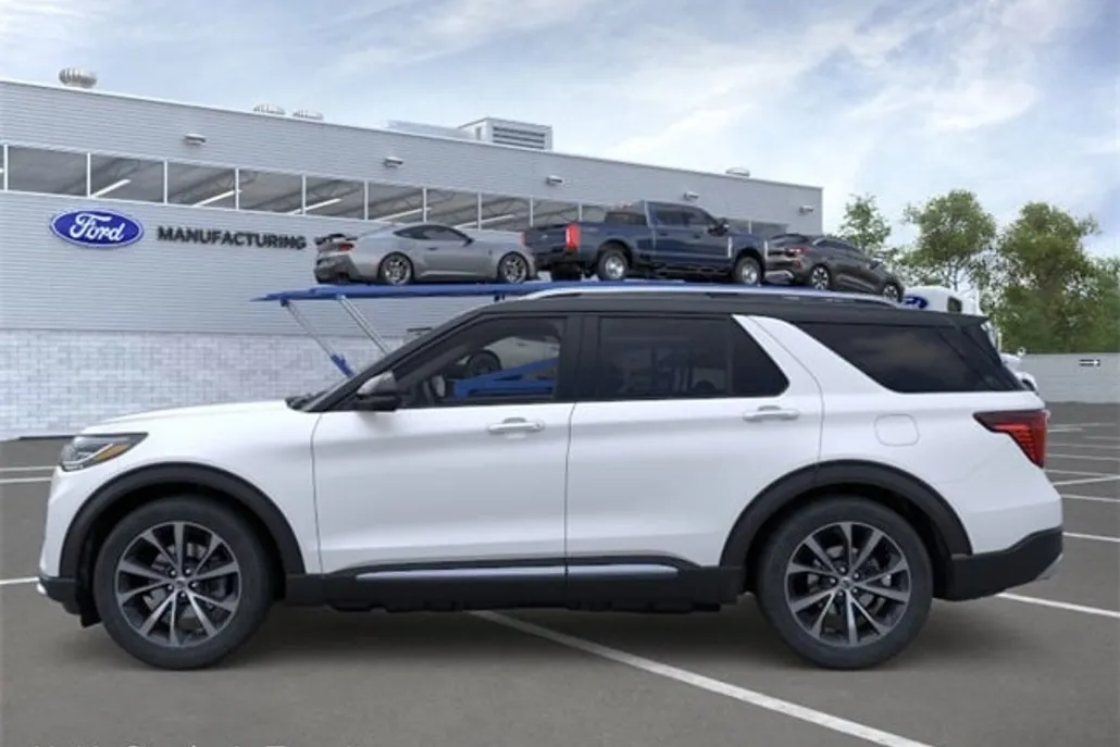 2025 Ford Explorer Platinum photo 1