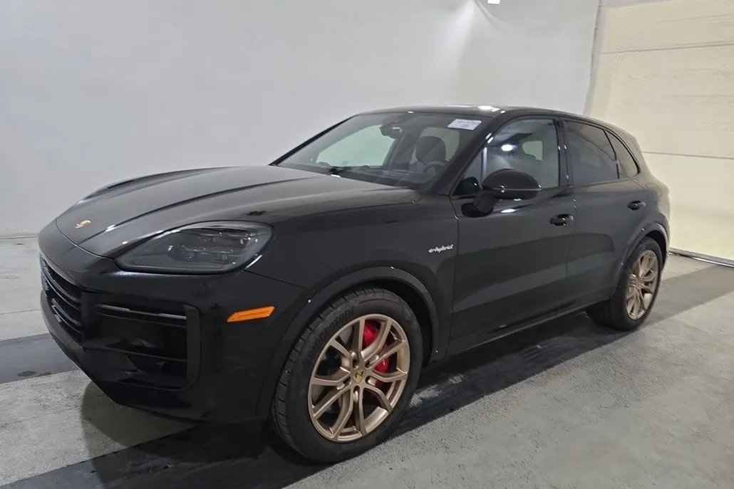 2024 Porsche Cayenne E-Hybrid Turbo photo 1