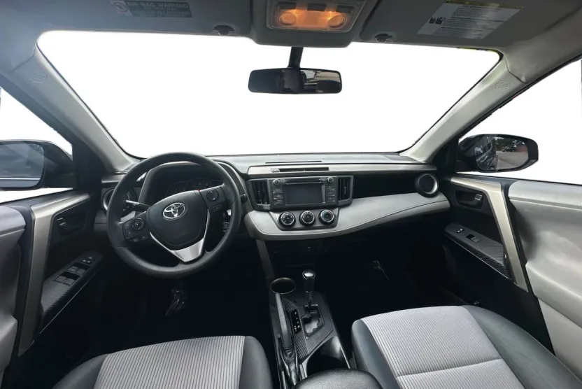2013 Toyota RAV4 LE photo 1