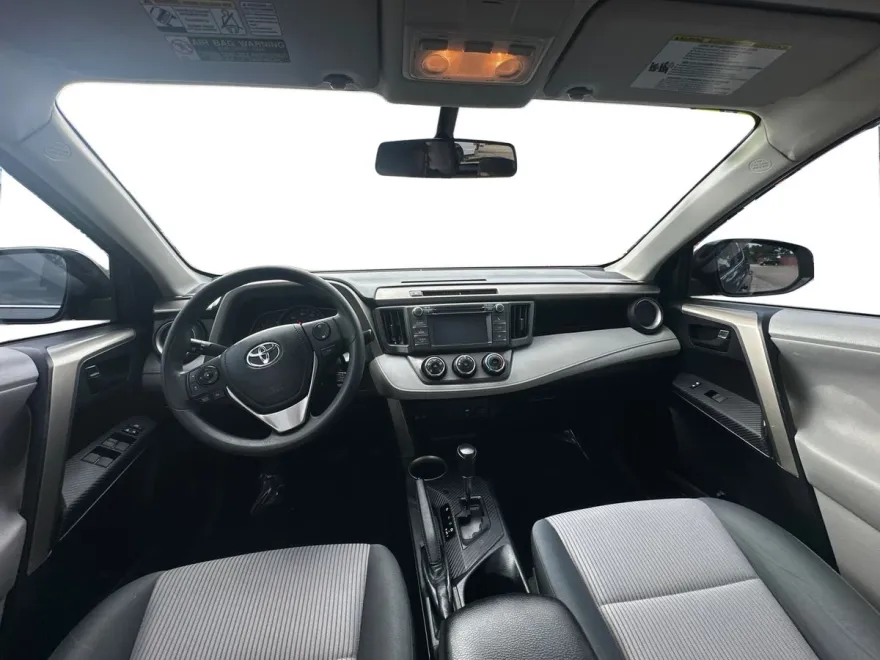 2013 Toyota RAV4 LE photo 1