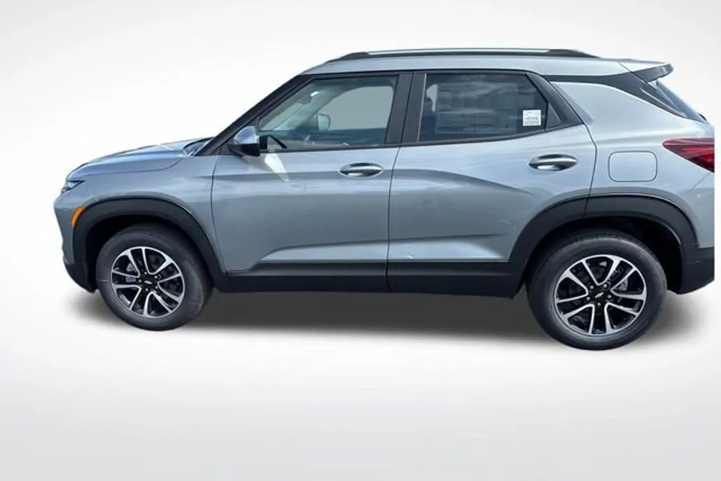 2026 Chevrolet Trailblazer LT photo 1