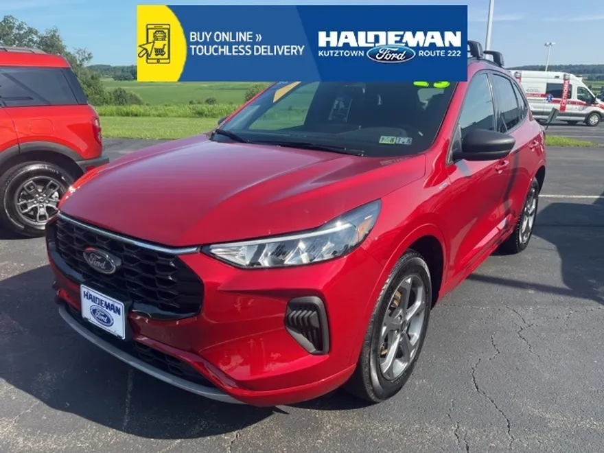 2023 Ford Escape ST-Line photo 1