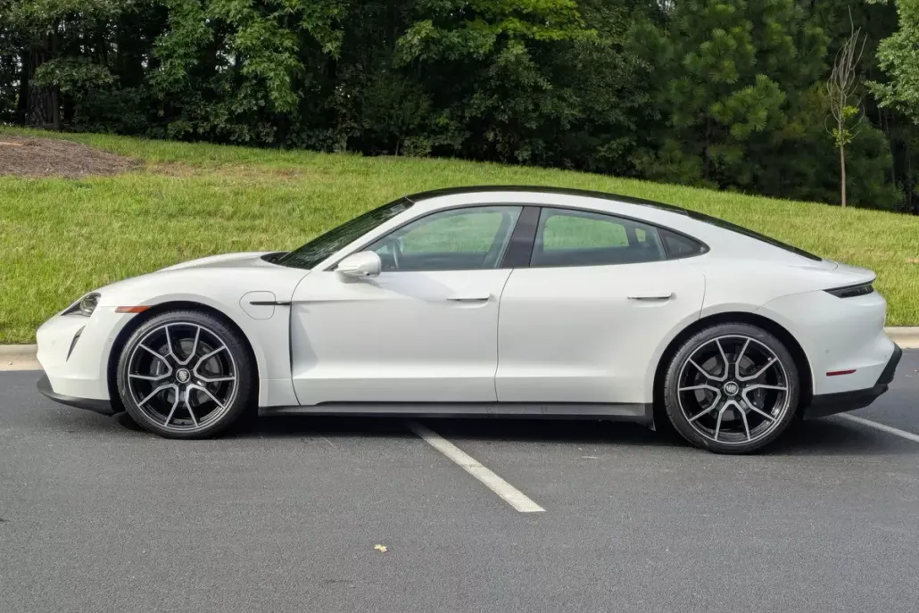 2024 Porsche Taycan photo 1