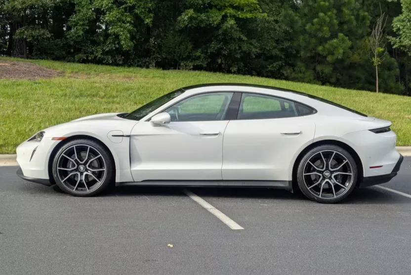 2024 Porsche Taycan photo 1