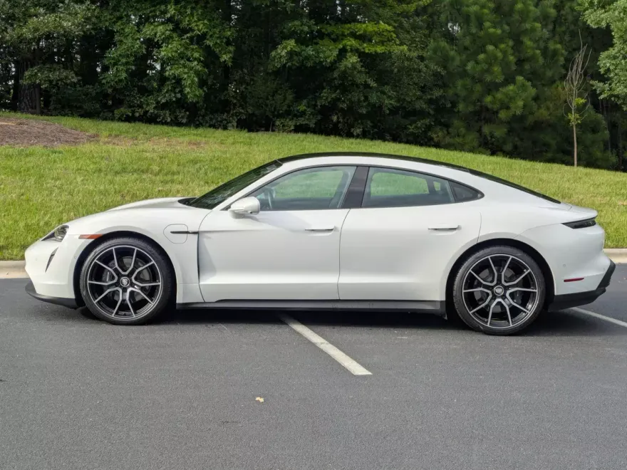2024 Porsche Taycan photo 1