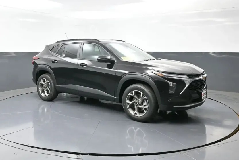 2025 Chevrolet Trax LT photo 1