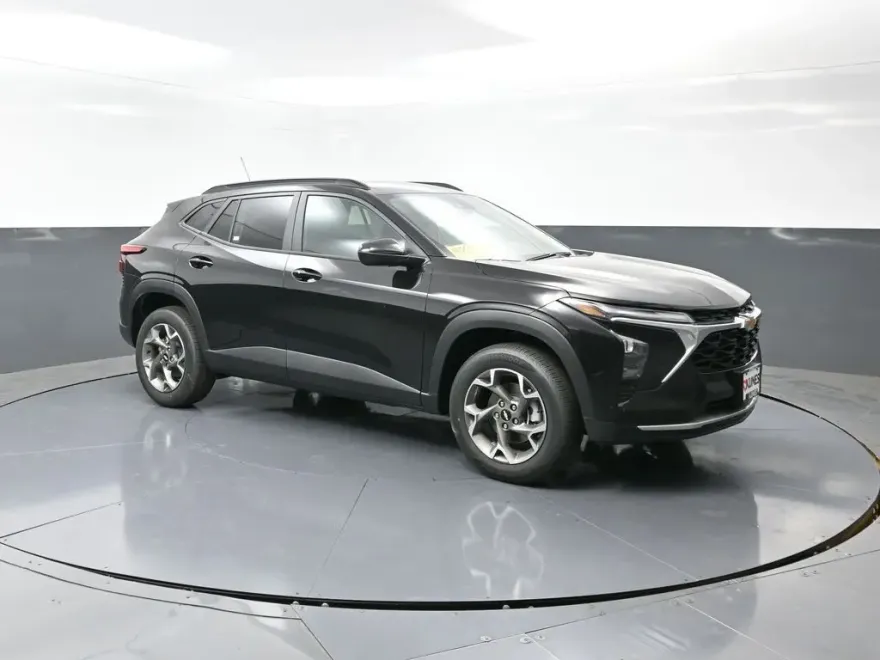 2025 Chevrolet Trax LT photo 1