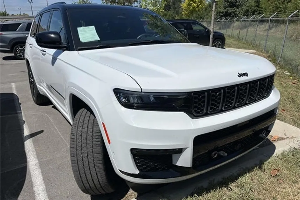 2023 Jeep Grand Cherokee L Summit photo 1