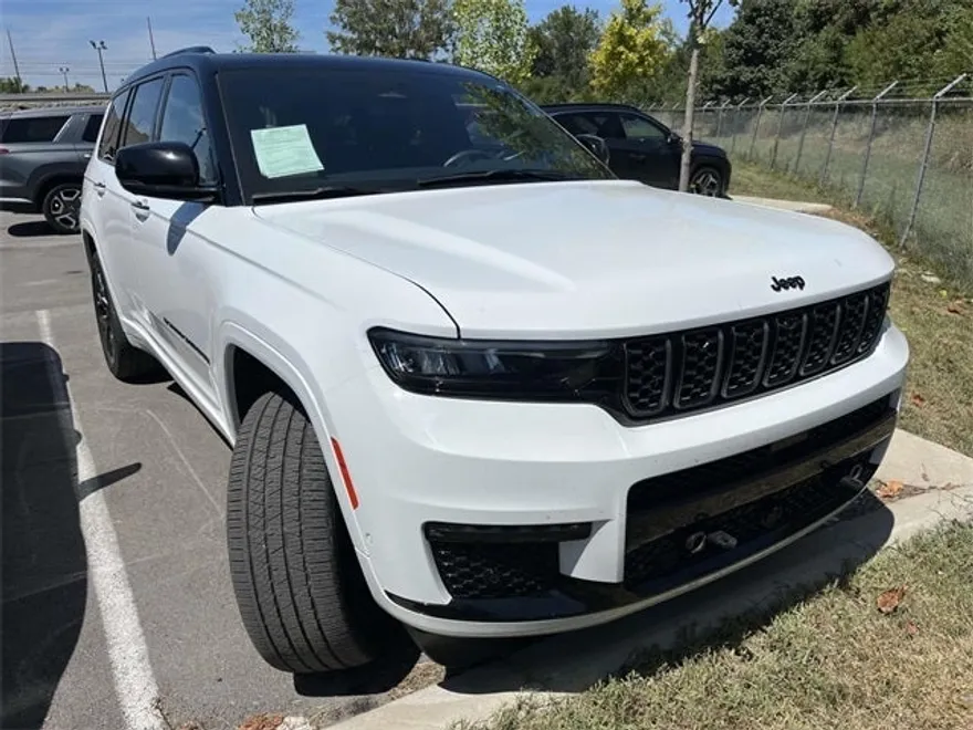 2023 Jeep Grand Cherokee L Summit photo 1