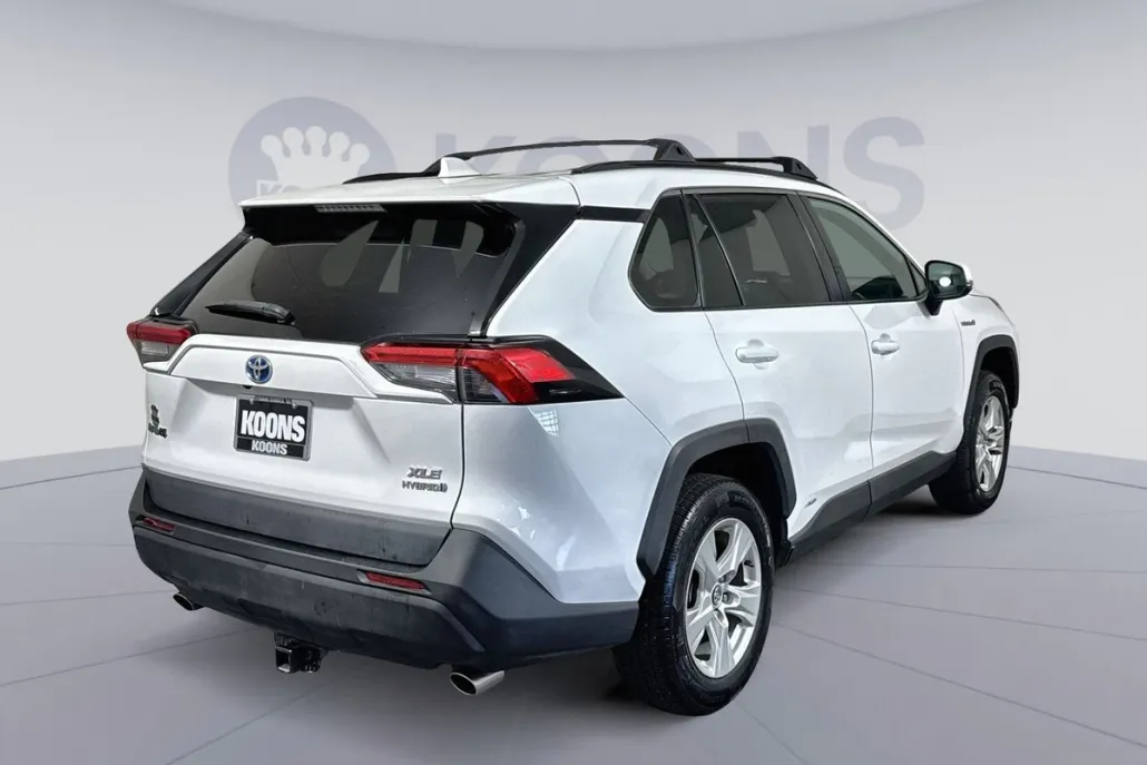 2021 Toyota RAV4 Hybrid XLE photo 1