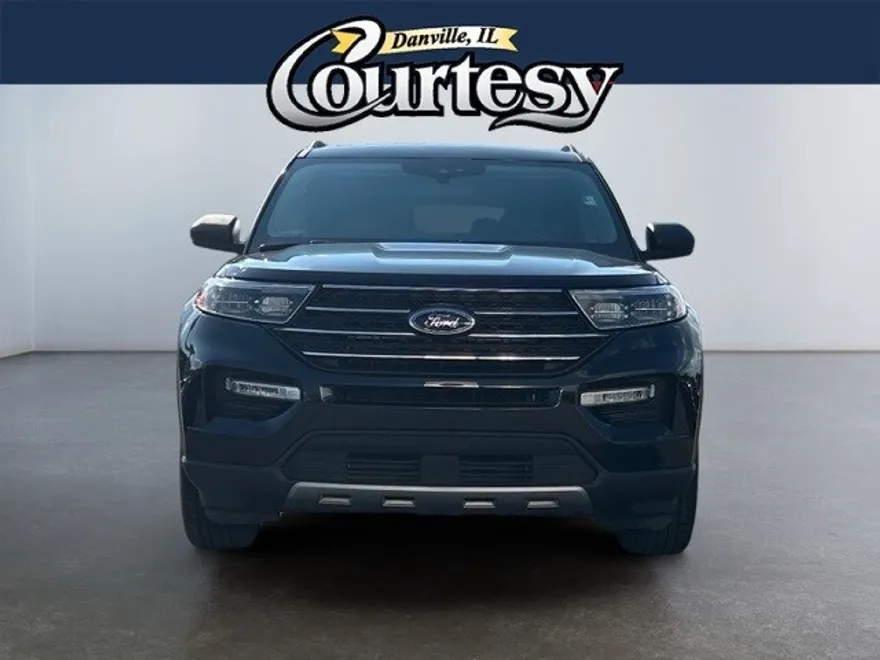 2022 Ford Explorer XLT photo 1