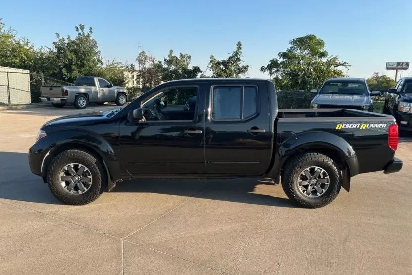 2019 Nissan Frontier Desert Runner photo 1