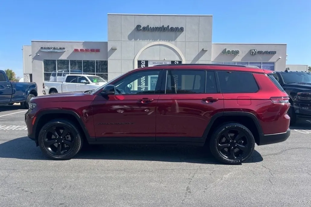 2022 Jeep Grand Cherokee Altitude photo 1