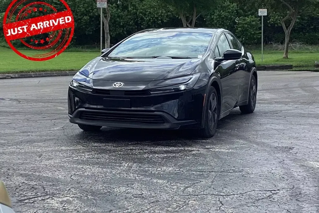 2024 Toyota Prius LE photo 1