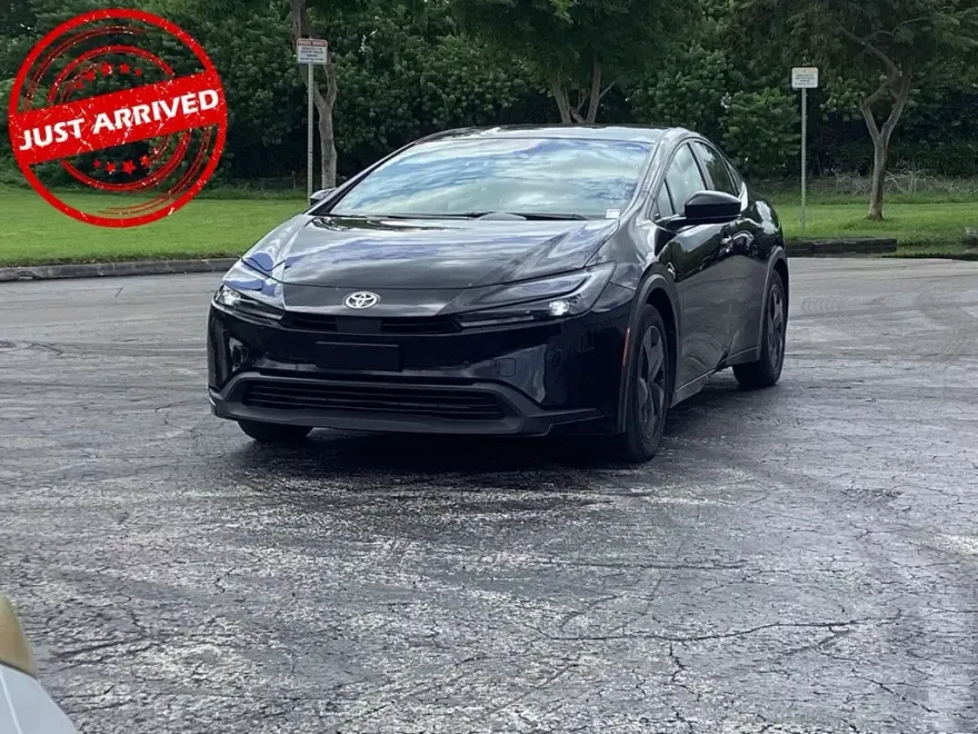 2024 Toyota Prius LE photo 1