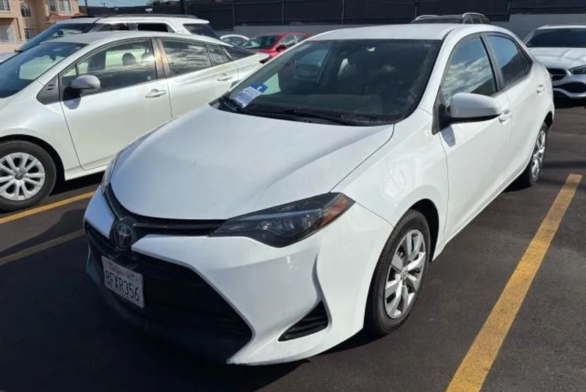2019 Toyota Corolla L photo 1