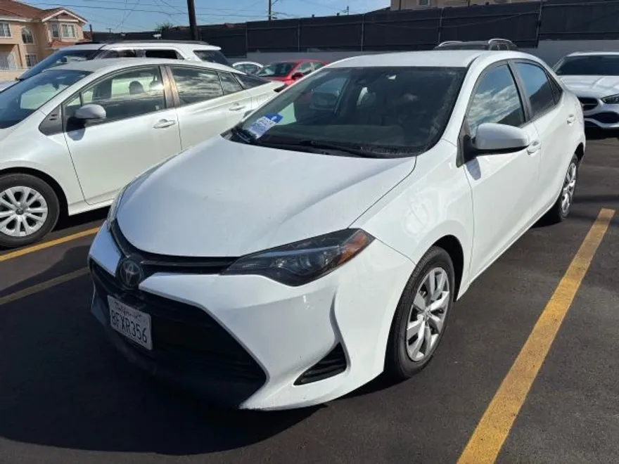 2019 Toyota Corolla L photo 1