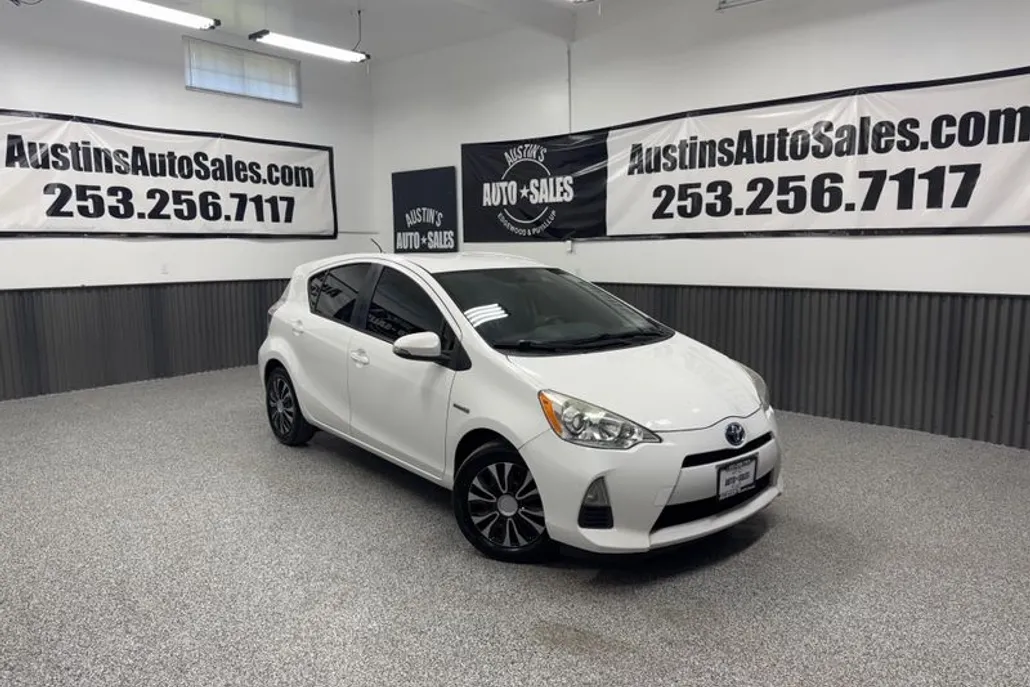 2014 Toyota Prius C One photo 1