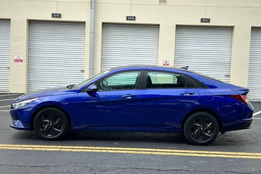 2022 Hyundai Elantra SEL photo 1