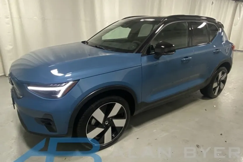 2023 Volvo XC40 Recharge Ultimate photo 1