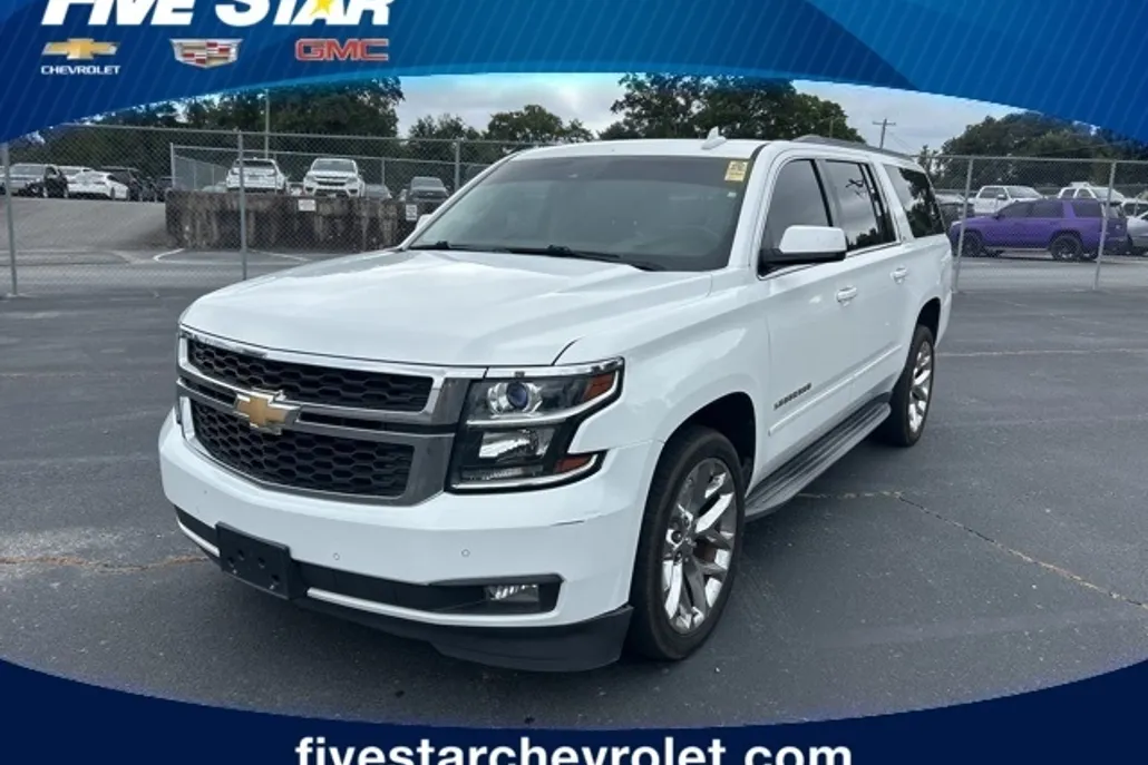 2016 Chevrolet Suburban LT photo 1