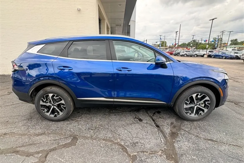 2025 Kia Sportage EX photo 1