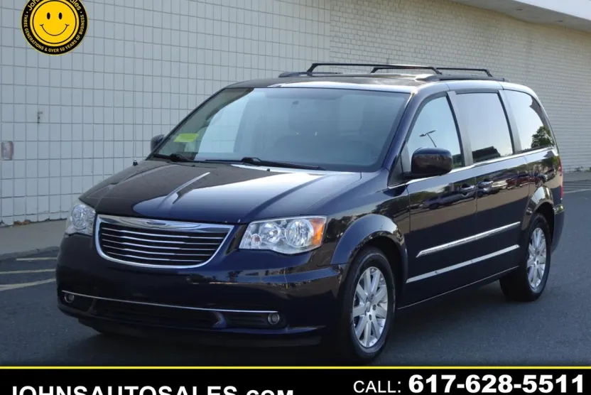 2015 Chrysler Town & Country Touring photo 1