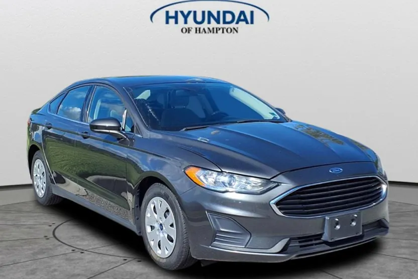 2020 Ford Fusion S photo 1