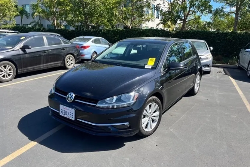 2018 Volkswagen Golf TSI SE photo 1