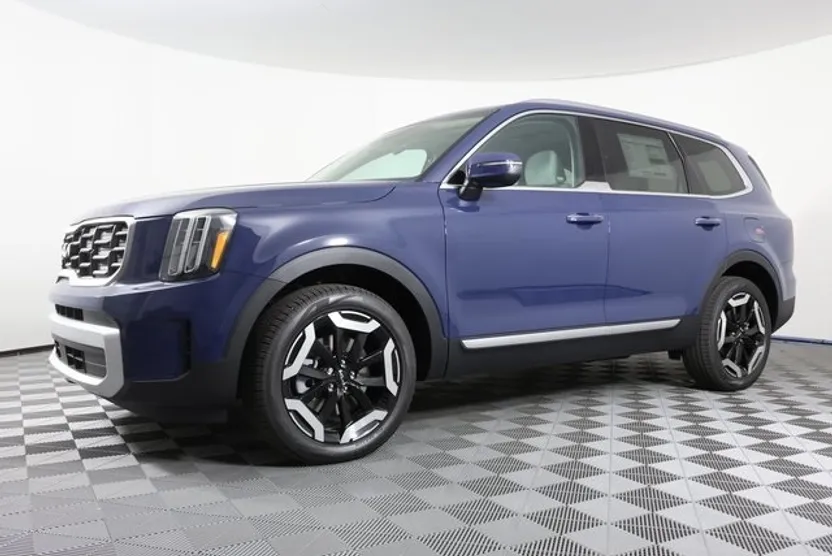 2025 Kia Telluride S photo 1