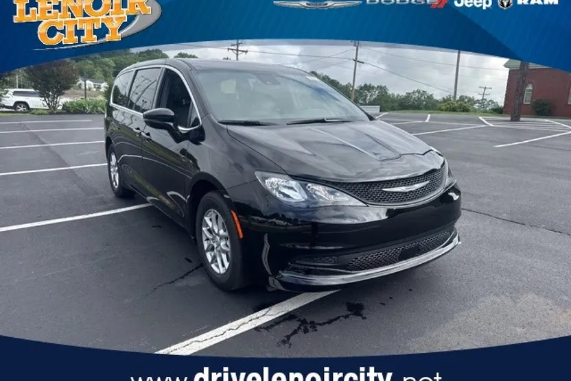 2025 Chrysler Voyager LX photo 1