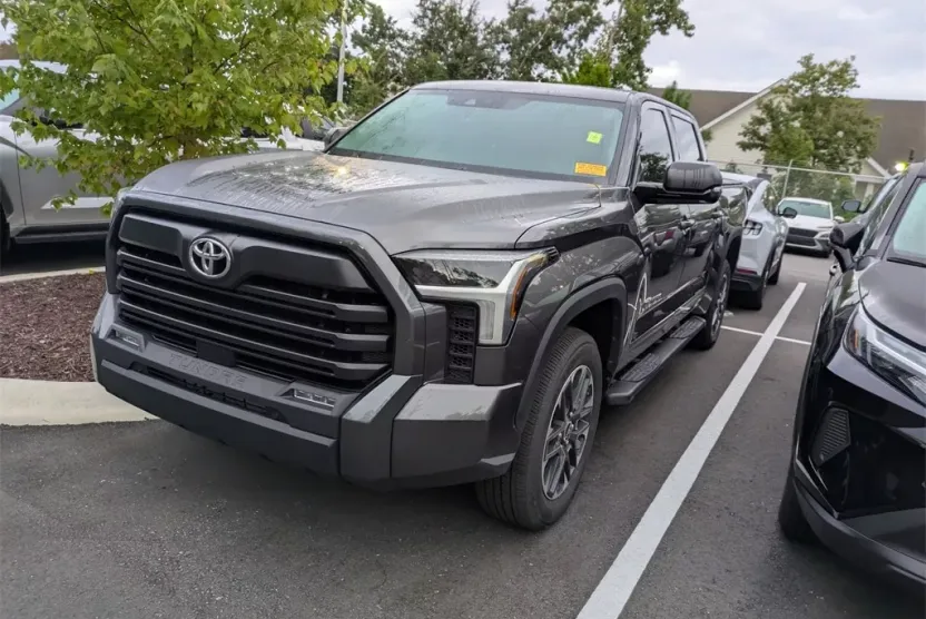 2023 Toyota Tundra SR5 photo 1