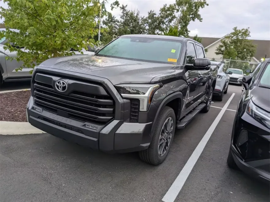 2023 Toyota Tundra SR5 photo 1