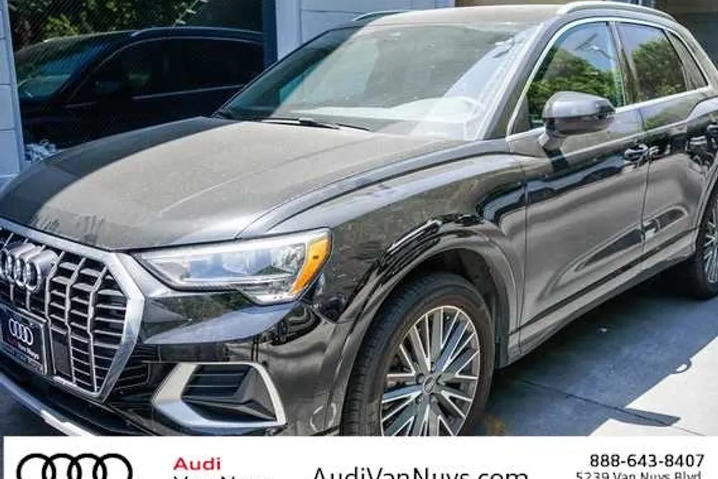 2022 Audi Q3 Premium photo 1