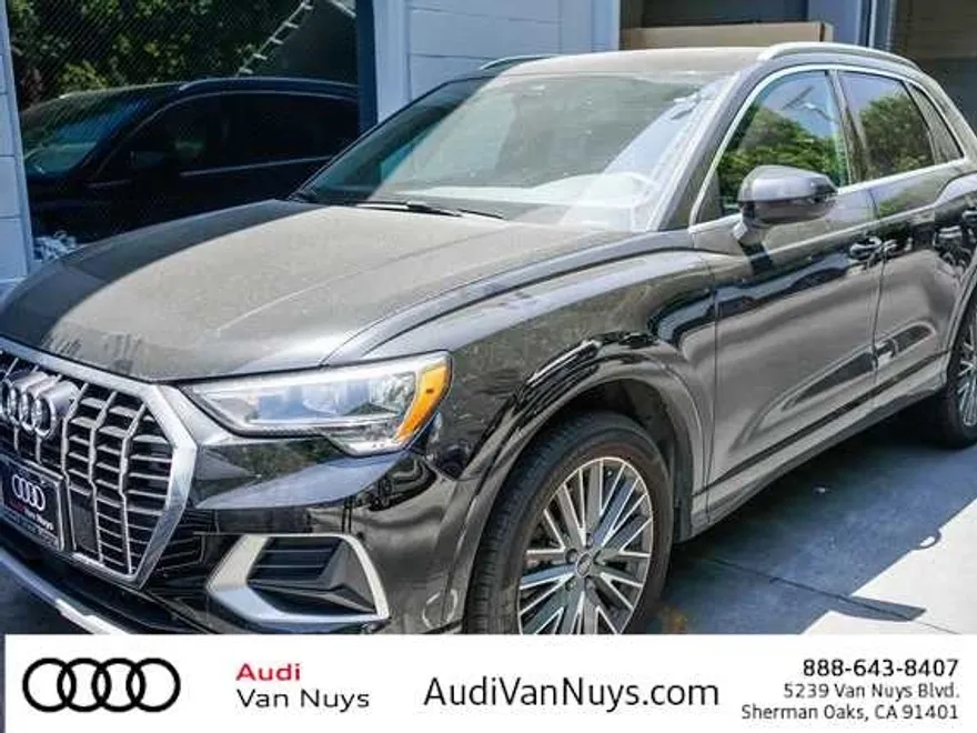 2022 Audi Q3 Premium photo 1