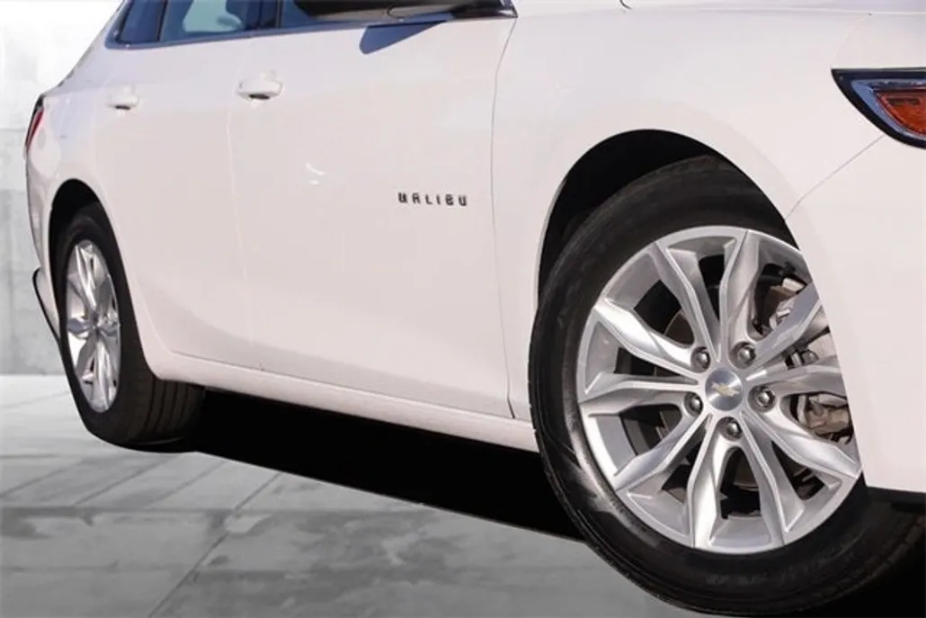 2024 Chevrolet Malibu 1LT photo 1