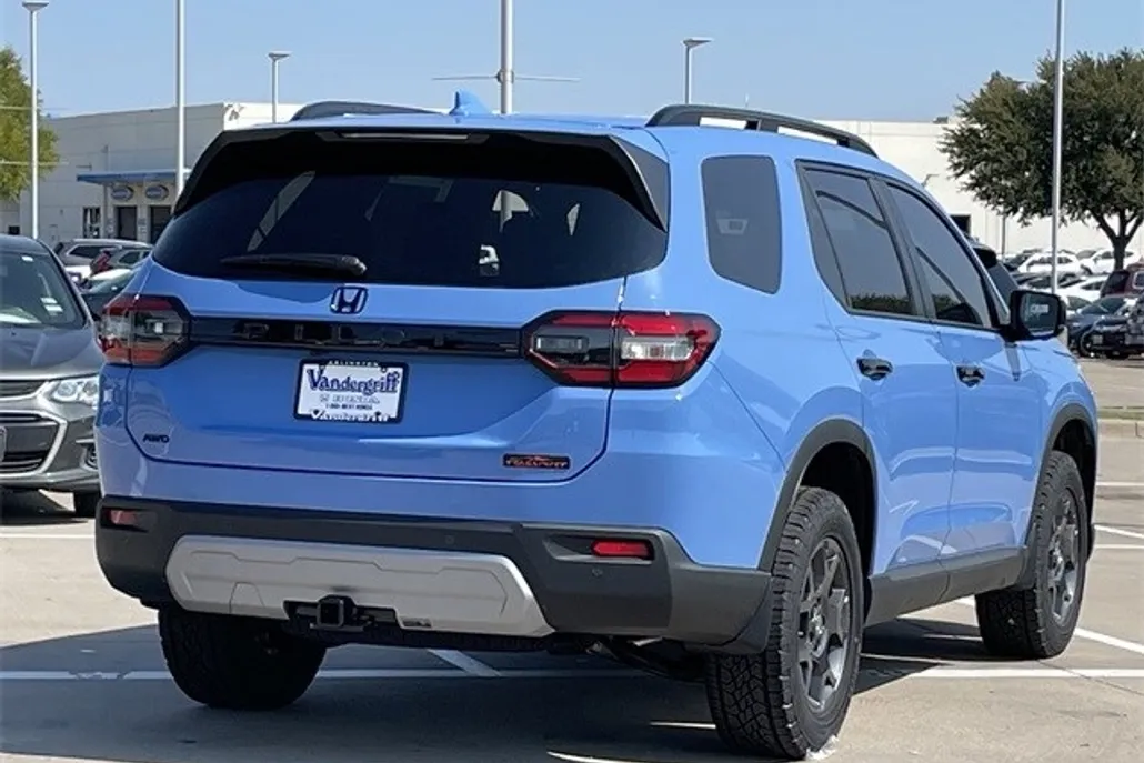 2025 Honda Pilot TrailSport photo 1