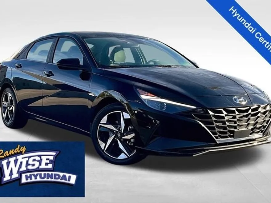 2023 Hyundai Elantra SEL photo 1