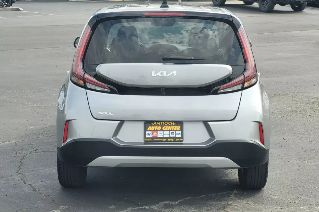 2024 Kia Soul LX photo 1