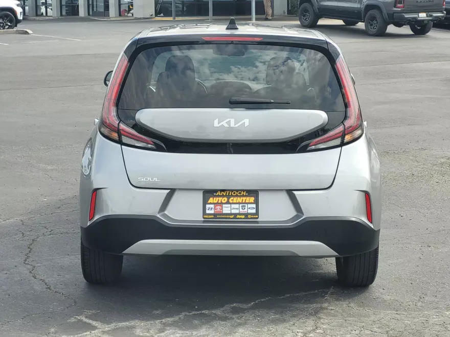 2024 Kia Soul LX photo 1