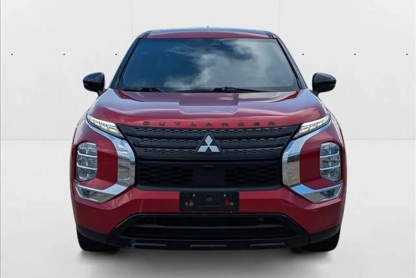 2022 Mitsubishi Outlander Black Edition photo 1