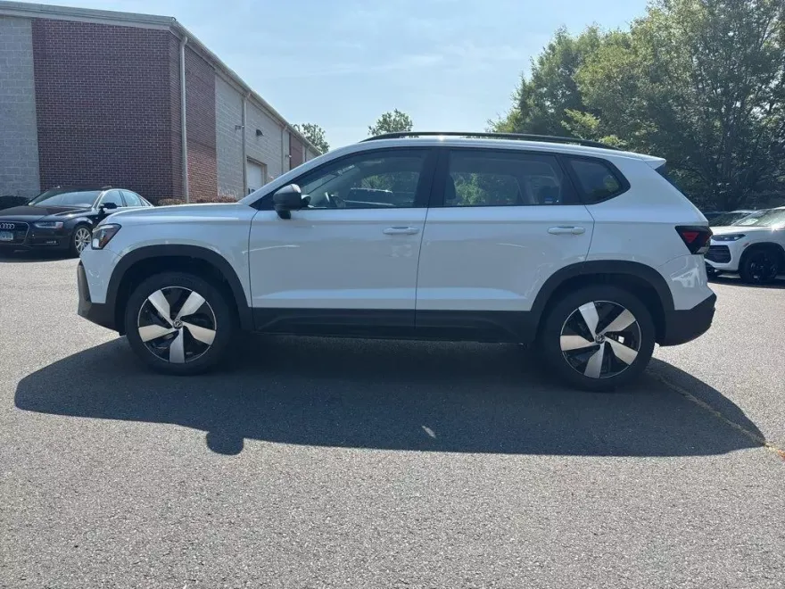 2025 Volkswagen Taos S photo 1