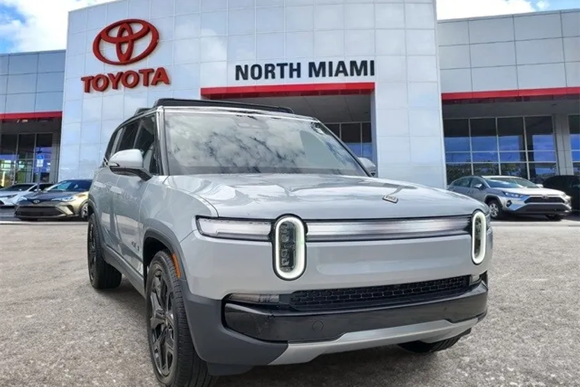 2025 Rivian R1S Adventure photo 1