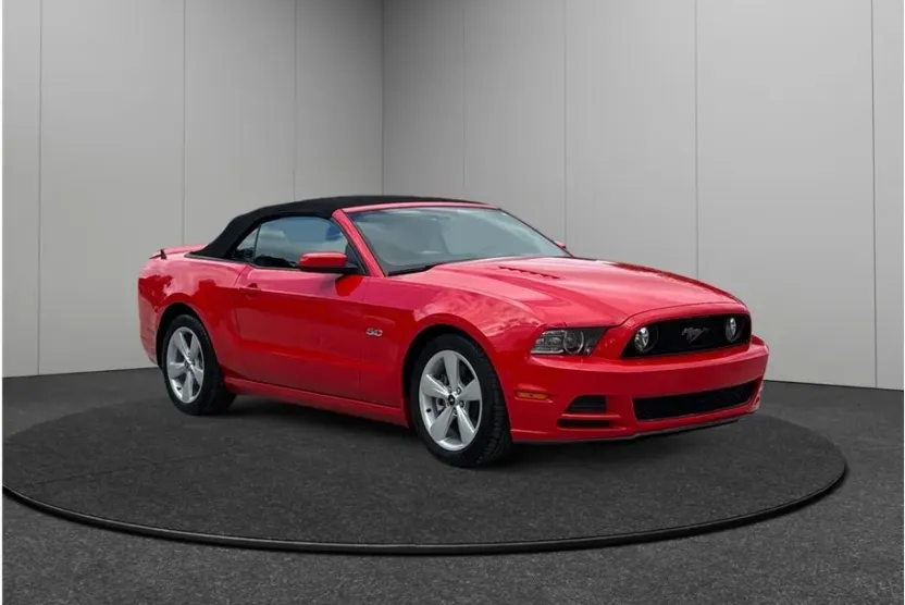 2013 Ford Mustang GT photo 1