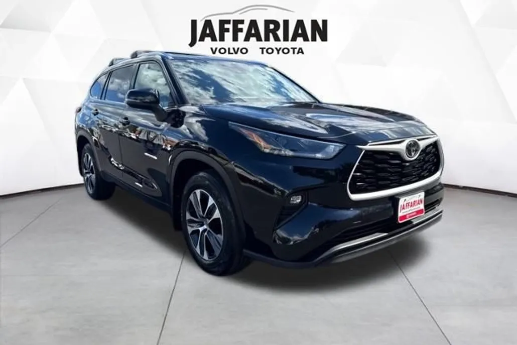 2021 Toyota Highlander XLE photo 1