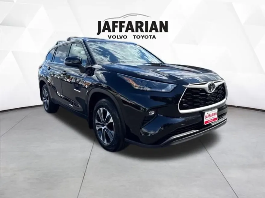 2021 Toyota Highlander XLE photo 1
